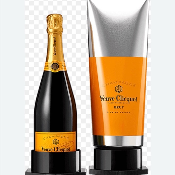 Veuve Clicquot tube of paint champagne case Made in France with Totes. - Picture 2 of 16